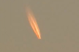 В небе над Энгельсом очевидцы сняли на видео падающий метеорит