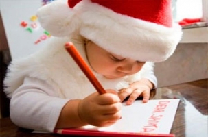 В Минске на главпочтамте установили ящик для писем Деду Морозу