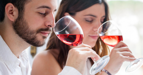 Чем полезно вино: 7 поводов за белое и красное