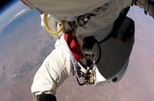 GoPro опубликовала 8-минутное видео прыжка Феликса Баумгартнера от первого лица